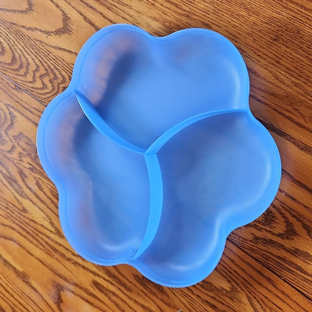 Tupperware Lid for Chip Bowl with compartments